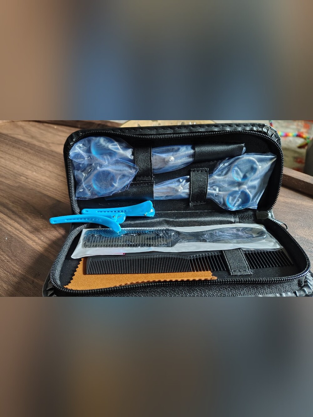NWOT 7 Piece Haircutting Set With Zip Up Case